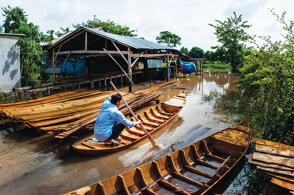 Ghe gỗ là phương tiện di chuyển truyền thống và phổ biến tại miền Tây sông nước