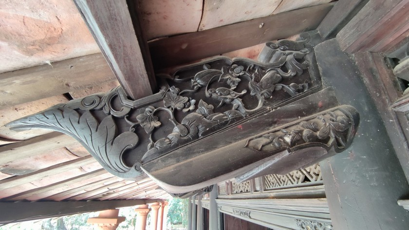 Hệ thống cột gỗ quý hiếm của ngôi nhà
