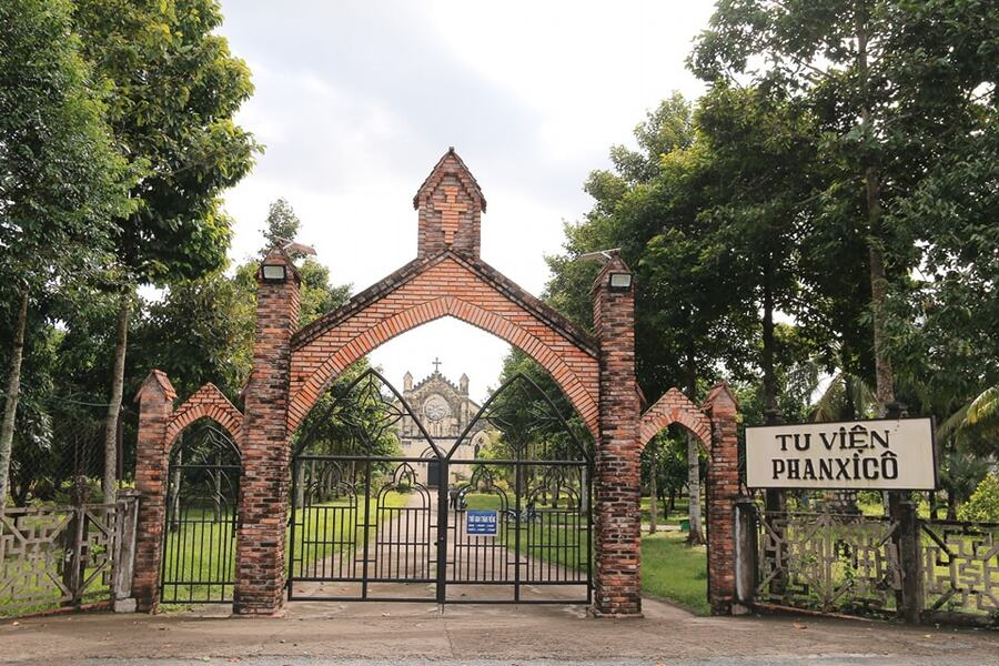 Tu viện Phanxicô là điểm đến tâm linh nổi tiếng tại An Giang