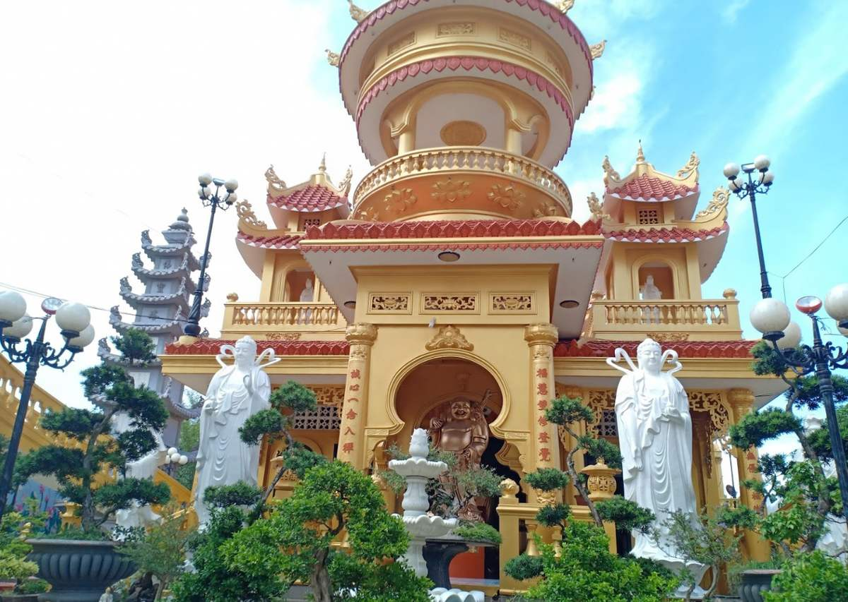 Chùa Phước Thành là điểm đến tâm linh nổi tiếng và quen thuộc của ngươi dân An Giang