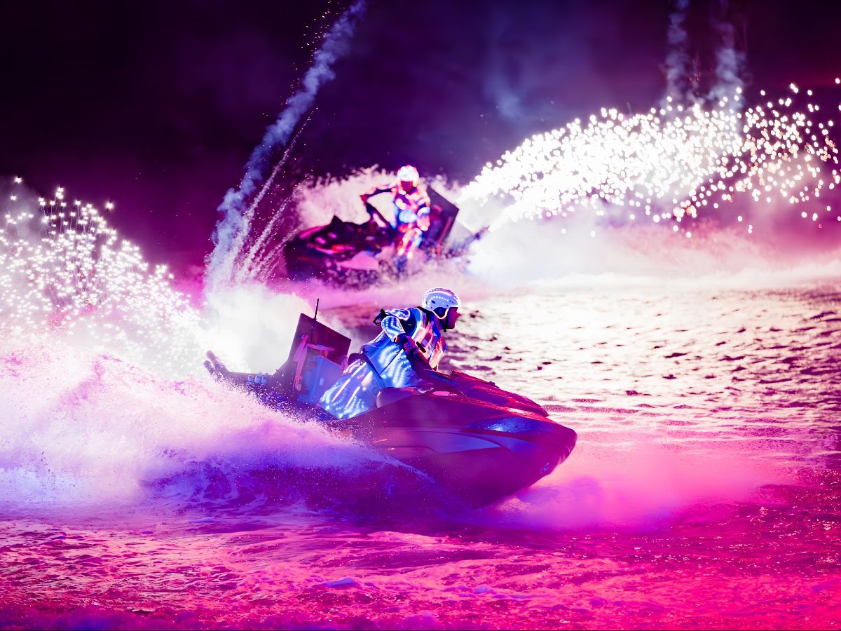 Symphony of the Sea features an impressive combination of jet ski performances, fireworks and dazzling light effects at Sunset Town.