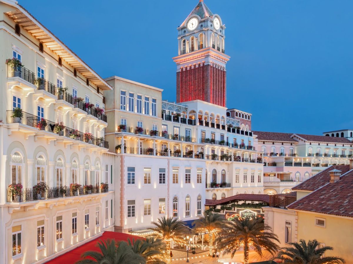 Staying at La Festa Phu Quoc – Curio Collection by Hilton makes it easy to explore VUI-Fest Bazaar and nearby evening attractions.