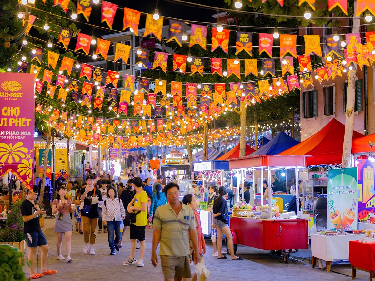 VUI-Fest Bazaar offers a vibrant beachfront experience with local food, shopping and live entertainment.