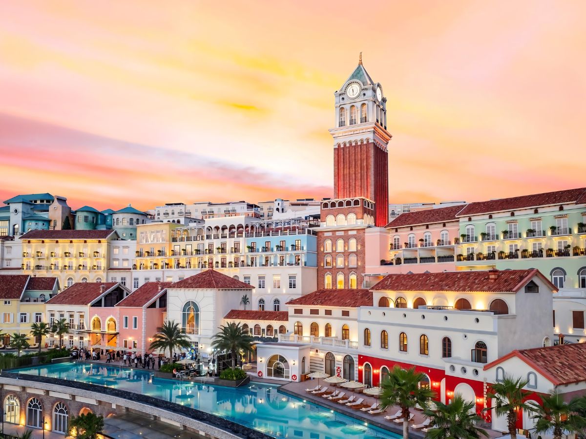 La Festa Phu Quoc offers elegant accommodation in the heart of Sunset Town.