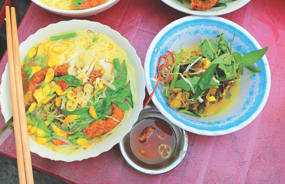 Bún cá là món ăn sáng quen thuộc của người dân Châu Đốc.