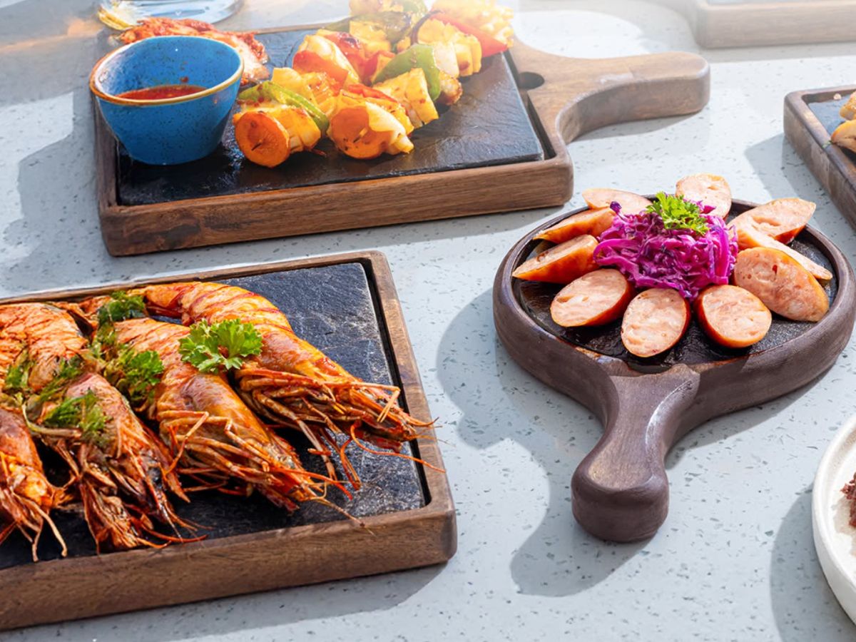 Thưởng thức hải sản tươi ngon cùng thực đơn đa dạng tại Santo Beach Club. (Nguồn: Sưu tầm)