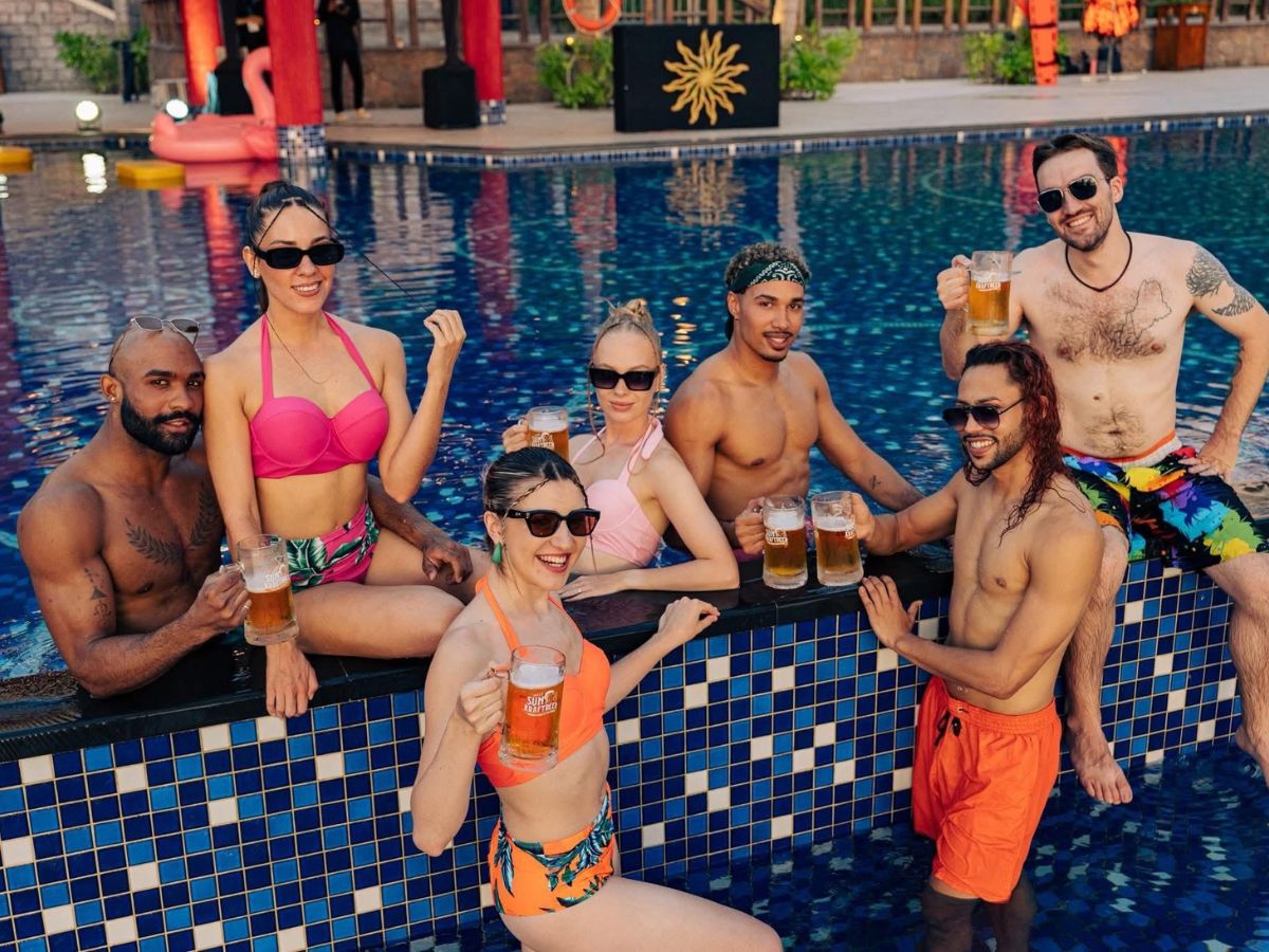 Không chỉ là nơi ăn uống, giải trí, beach club còn là không gian kết nối bạn bè với những bữa tiệc hồ bơi đầy cảm hứng. (Nguồn: Sưu tầm)