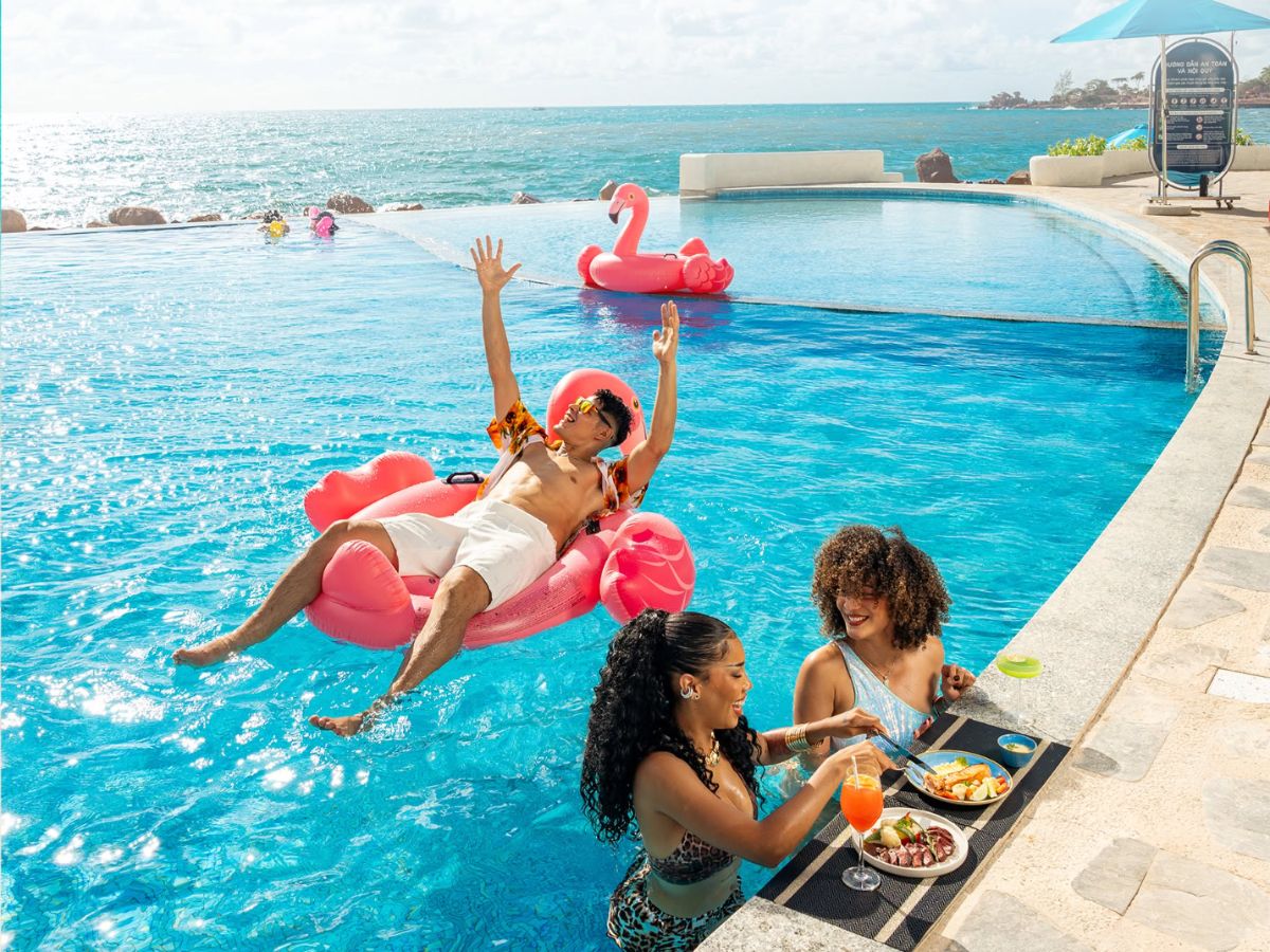 Santo Beach Club mang đến nhiều lựa chọn ẩm thực và đồ uống đa dạng, phù hợp với nhu cầu trải nghiệm của từng du khách. (Nguồn: Sưu tầm)