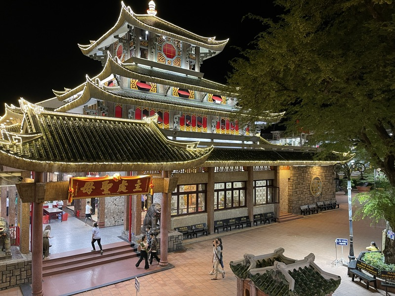 Miếu Bà Chúa Xứ Núi Sam là điểm đến tâm linh nổi tiếng bậc nhất Châu Đốc.