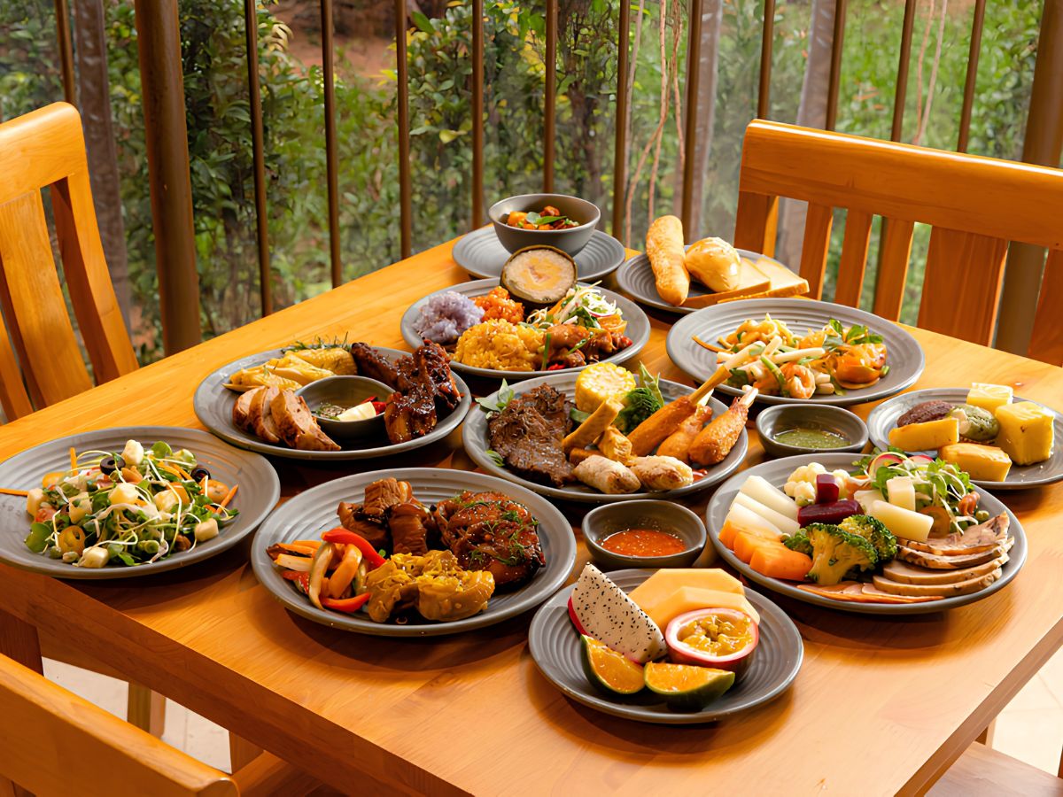 Nhà hàng Buffet Mango phục vụ đa dạng món ăn tươi ngon trong không gian ấm cúng và gần gũi với thiên nhiên. (Nguồn: Sưu tầm)