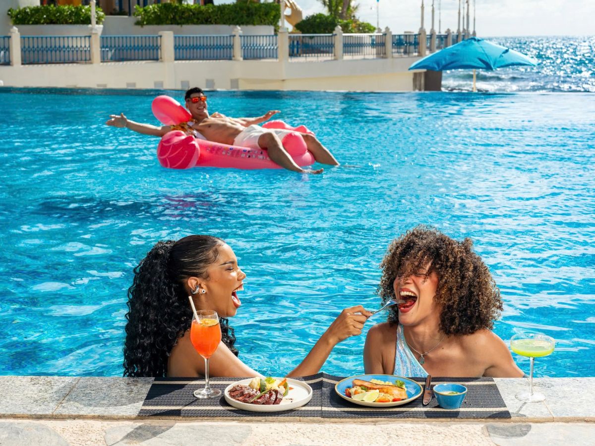 Santo Beach Club mang đến trải nghiệm vừa thư giãn, vừa tận hưởng những món ăn hấp dẫn giữa khung cảnh biển đảo Hòn Thơm. (Nguồn: Sưu tầm)