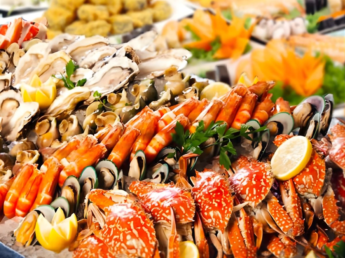 Hải sản tươi rói được chế biến ngay trong ngày, mang đến trải nghiệm ẩm thực khó quên cho du khách tại Hòn Thơm. (Nguồn: Sưu tầm)