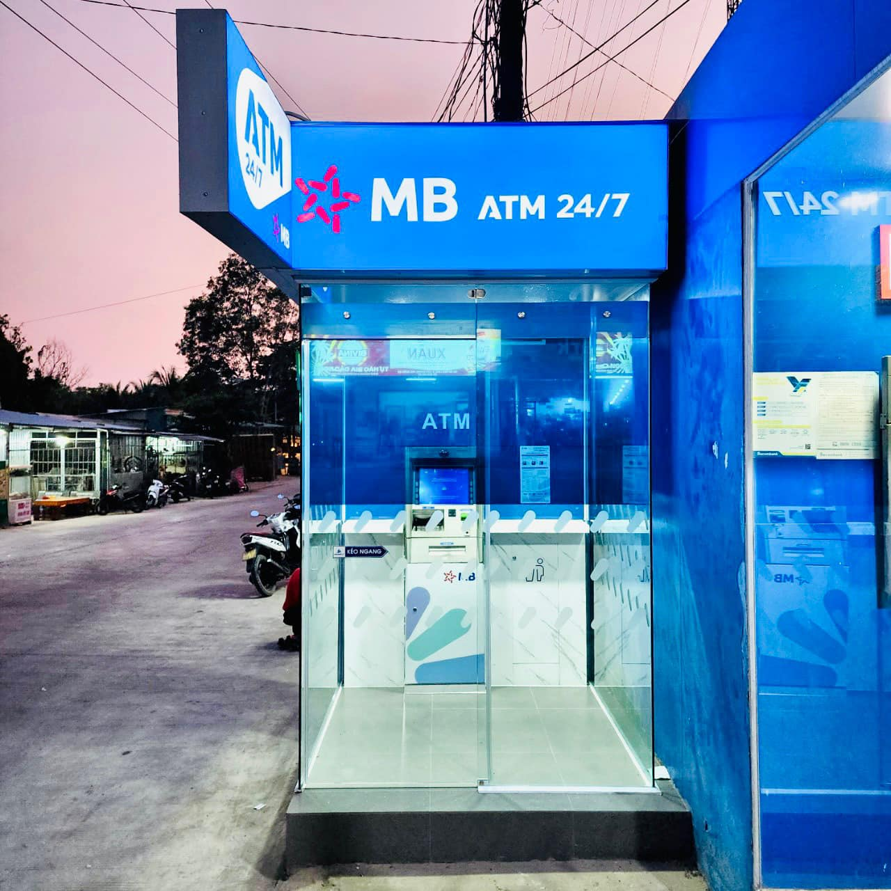 Trên đảo có nhiều cây ATM để du khách tiện lợi rút tiền mặt