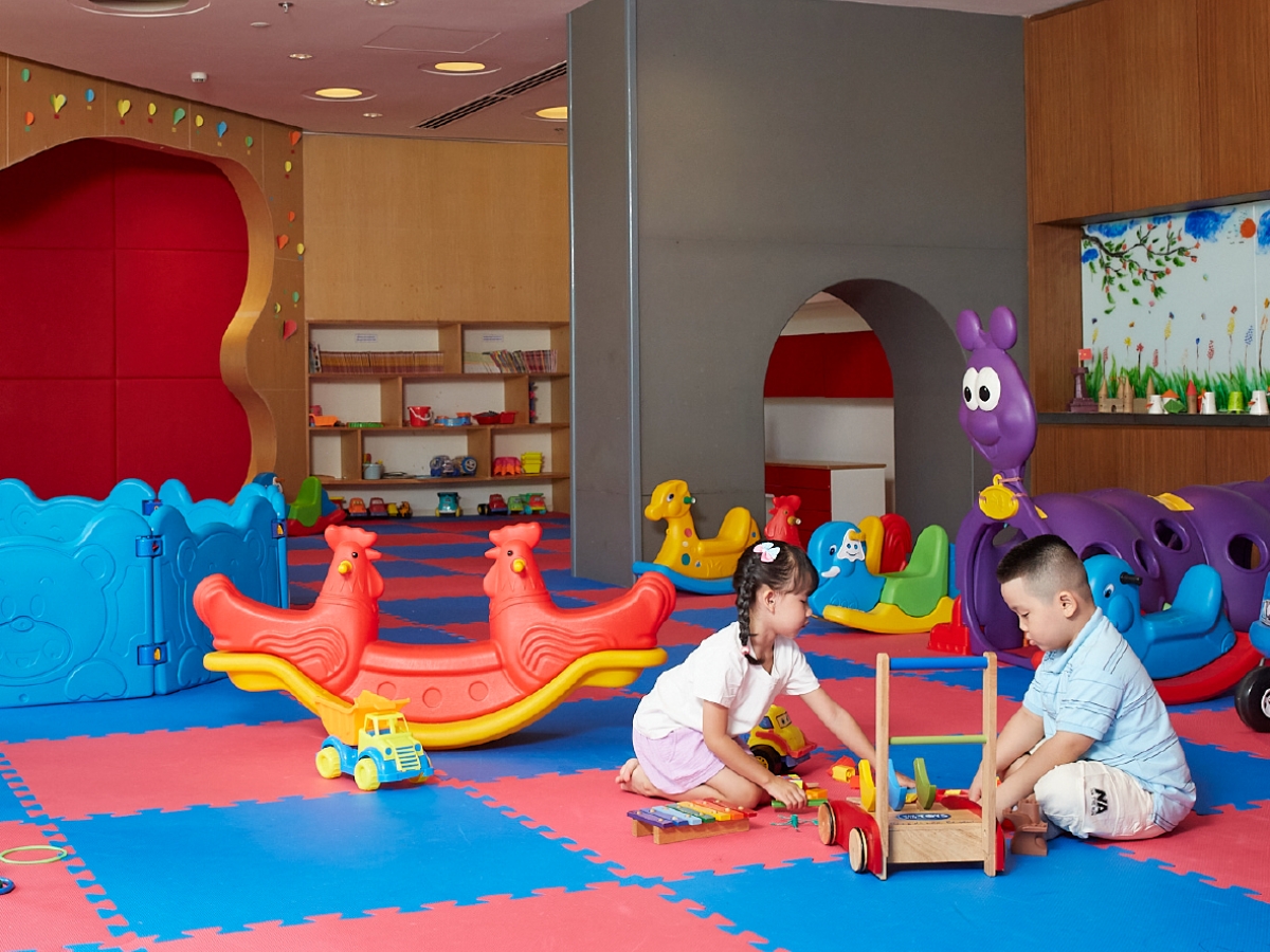 Khu vui chơi trong nhà là lựa chọn lý tưởng để các bé vui chơi an toàn và tránh nắng trong những ngày hè tại Phú Quốc. (Nguồn: Sưu tầm)