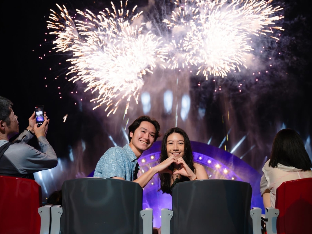 Buổi tối là thời điểm lý tưởng để thưởng thức show diễn nghệ thuật hoành tráng