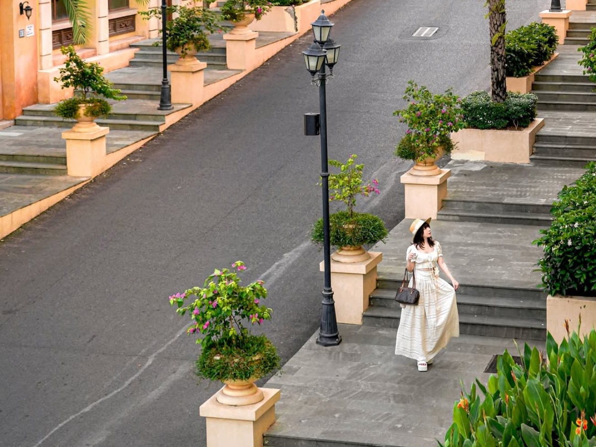 Lựa chọn trang phục phù hợp giúp du khách có những bức ảnh check-in hài hòa và nổi bật hơn tại Phú Quốc. (Nguồn: Sưu tầm)