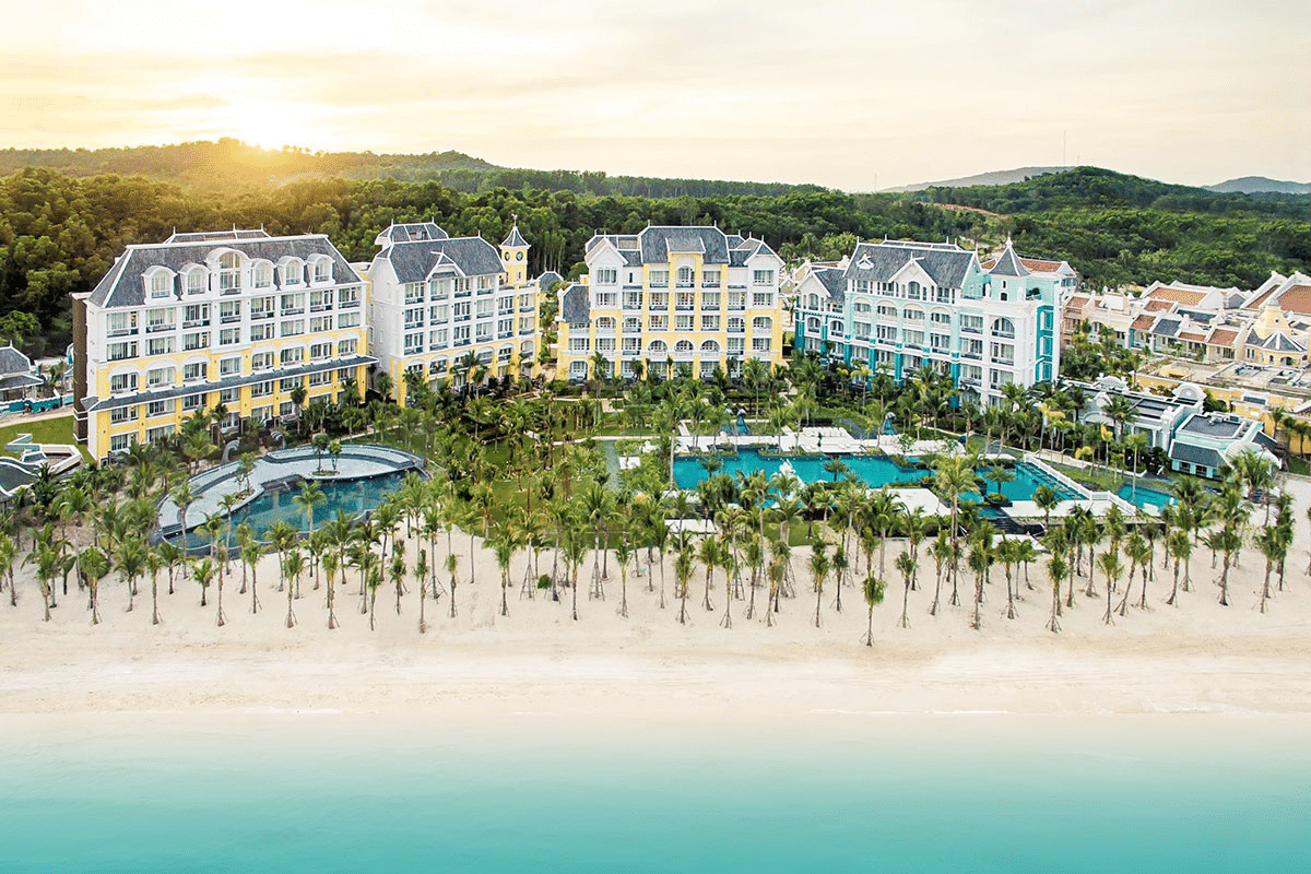 JW Marriott Phu Quoc Emerald Bay Resort & Spa là resort cao cấp nằm bên bờ Bãi Kem