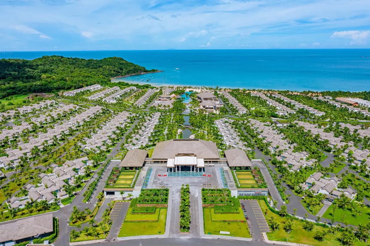 New World Phu Quoc Resort là resort cao cấp nằm bên bờ Bãi Kem
