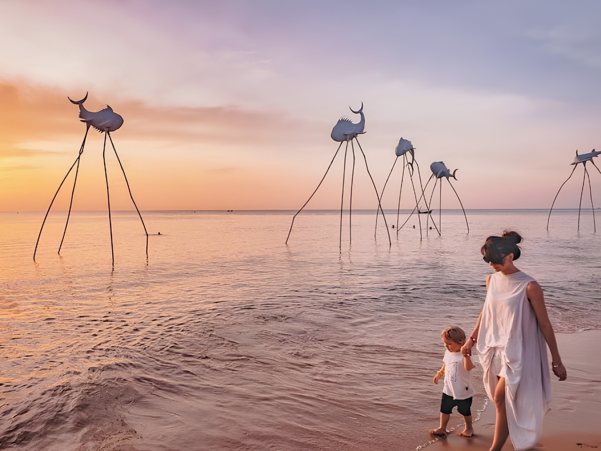 Cha mẹ nên đồng hành và đảm bảo an toàn để bé thoải mái vui chơi, khám phá trong suốt hành trình. (Nguồn: Sưu tầm)