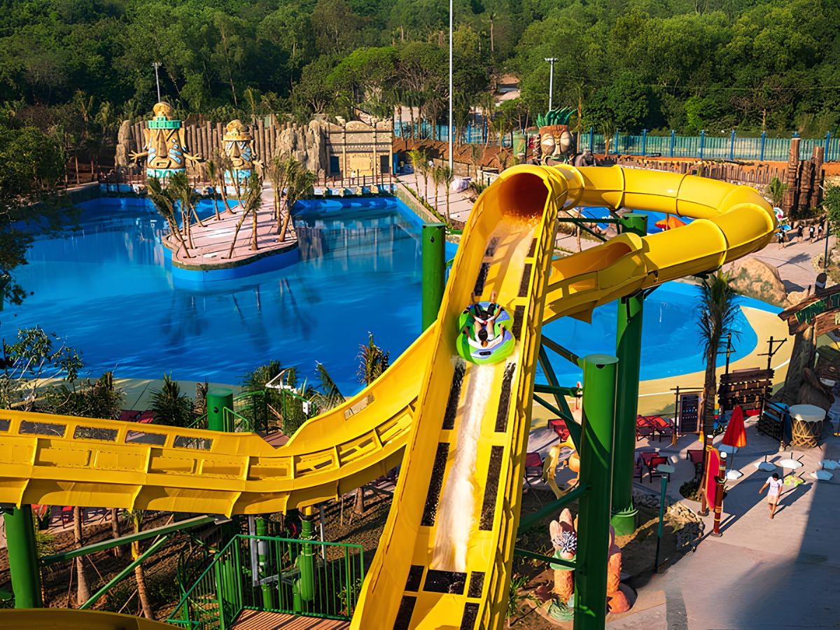 Giao Long tuần dương (Sea Dragon) chinh phục người chơi với những đoạn dốc nối tiếp và tốc độ đầy phấn khích. (Nguồn: Sưu tầm)