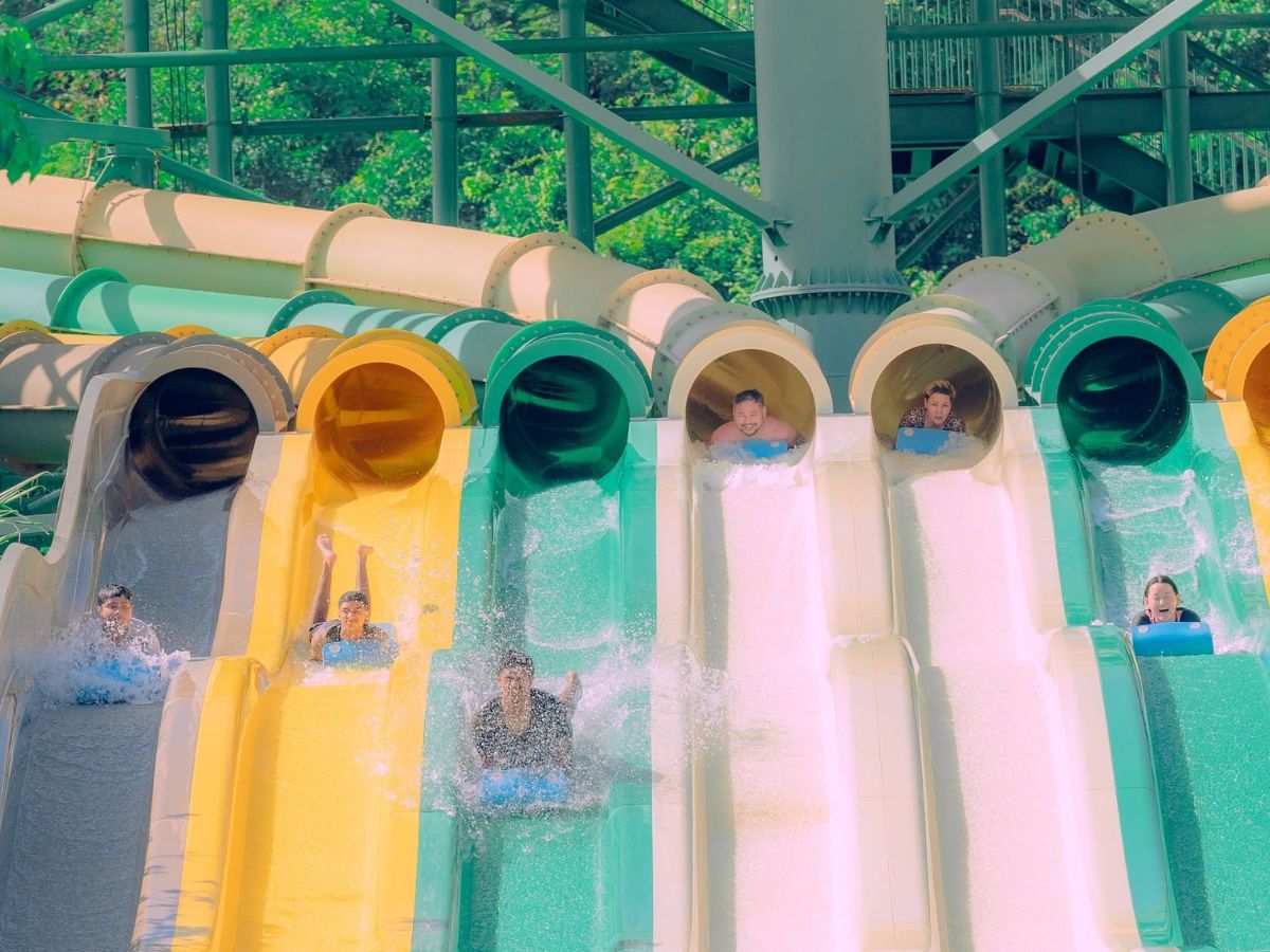 Aquatopia sở hữu nhiều đường trượt đa dạng, phù hợp cho cả gia đình và những tín đồ yêu thích cảm giác mạnh. (Nguồn: Sưu tầm)