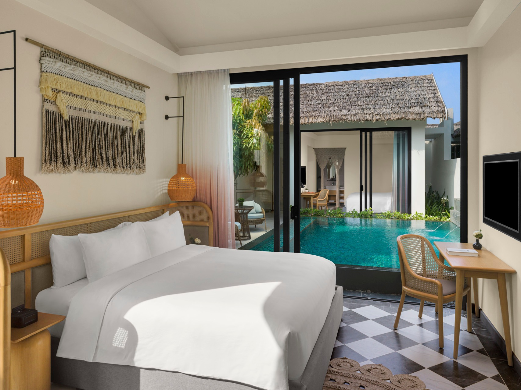 Giá khách sạn, resort tại Bãi Kem Phú mùa hè thường “dễ chịu” hơn