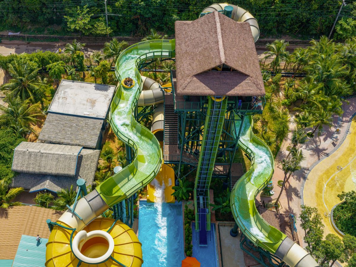 Lốc xoáy nhiệt đới mang đến trải nghiệm vượt ghềnh thác với những dòng nước tăng tốc liên tục. (Nguồn: Sưu tầm)