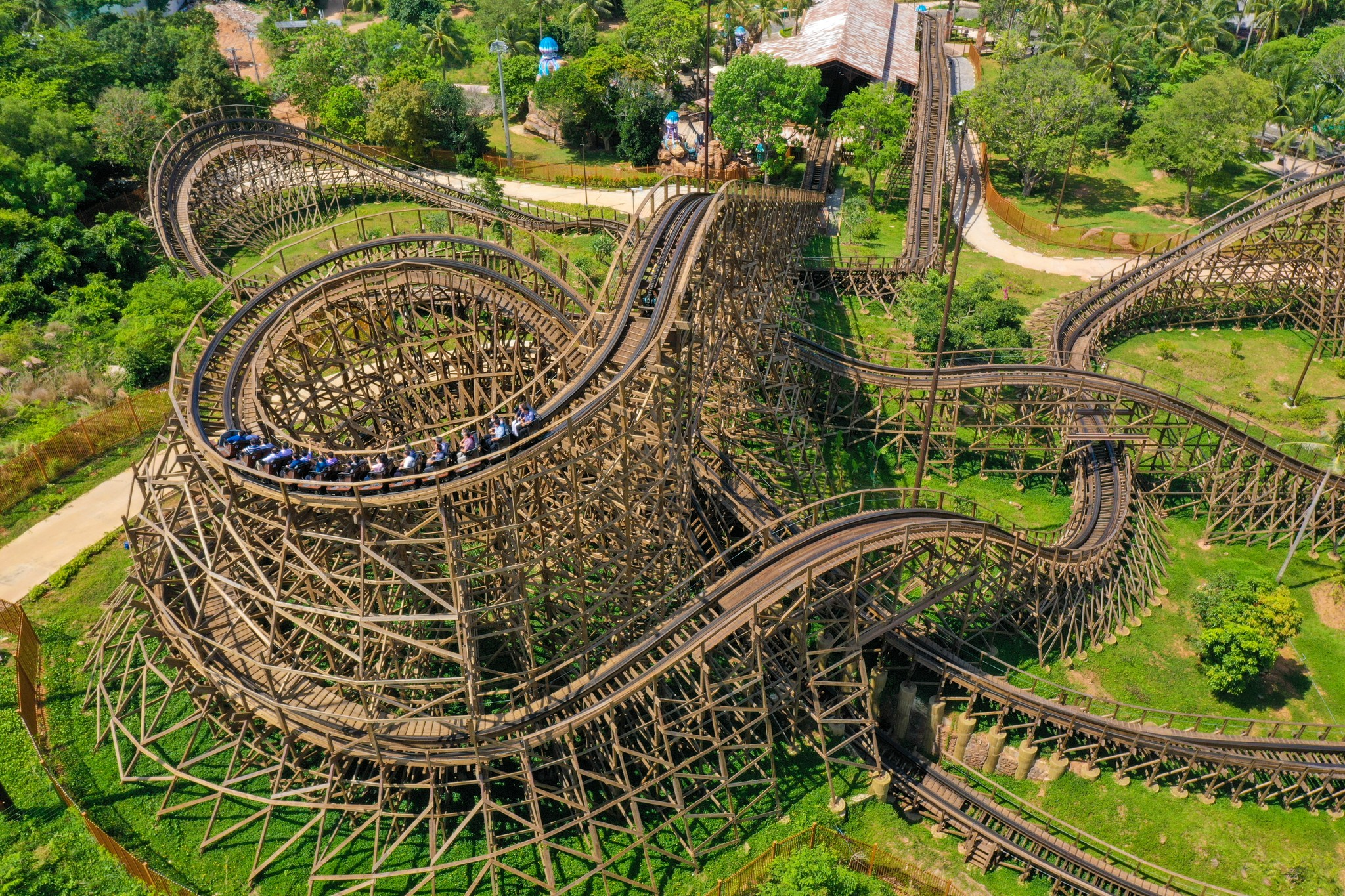Trải nghiệm vui chơi thỏa thích tại Sun World Hon Thom