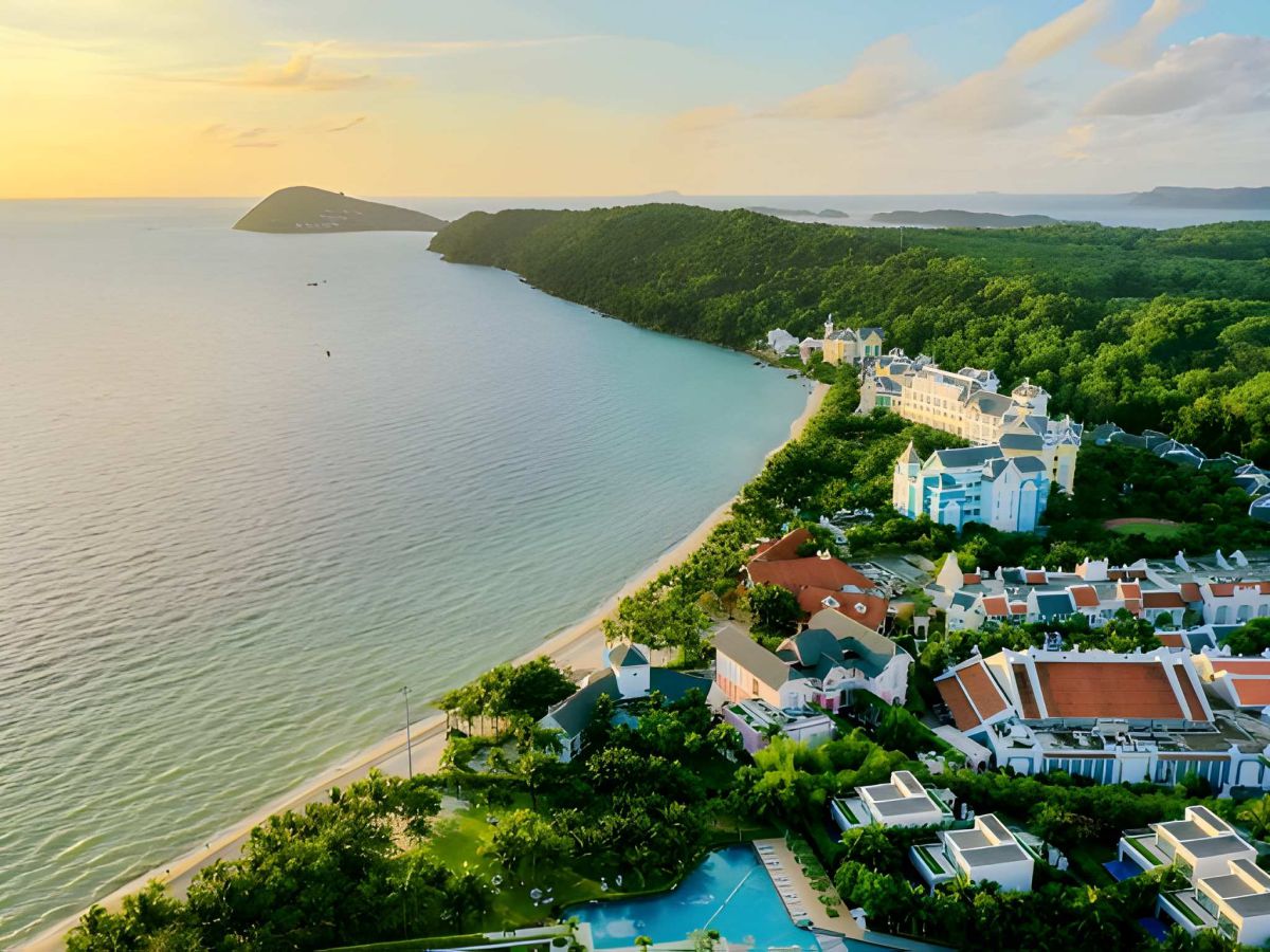 Khu vực Bãi Kem tập trung nhiều khách sạn, resort phục vụ nhu cầu nghỉ dưỡng của du khách