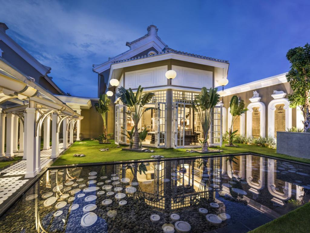 Resort JW Marriott với kiến trúc đại học giả tưởng độc đáo