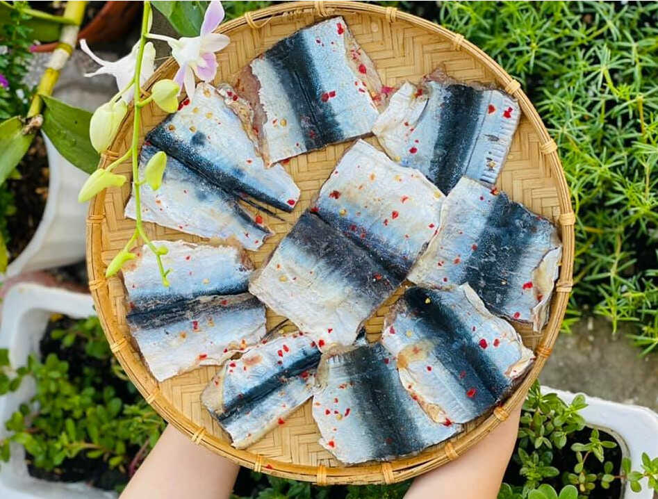 Khô cá xương xanh là đặc sản nổi tiếng của vùng biển Nam Du.