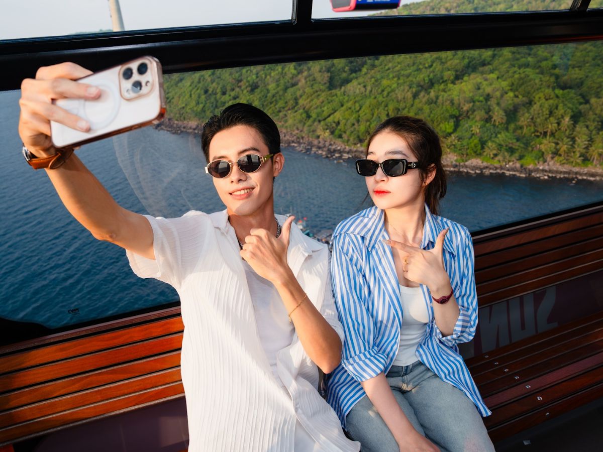 Từ cabin cáp treo Hòn Thơm, du khách có thể chiêm ngưỡng vẻ đẹp của quần đảo An Thới và ghi lại những khoảnh khắc đẹp. (Nguồn: Sưu tầm)
