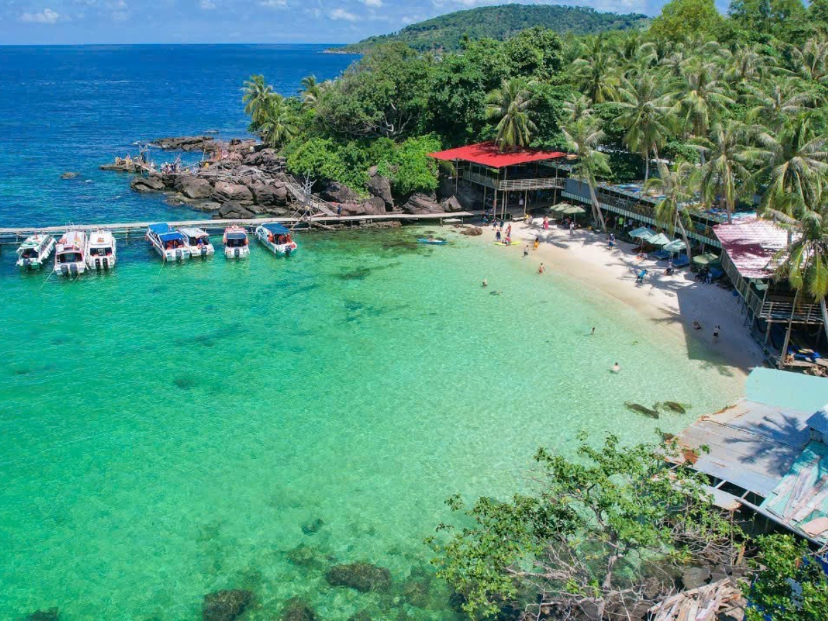 Hòn Thơm khoe vẻ đẹp riêng qua từng mùa với cảnh sắc biển đảo trong xanh và đầy sức hút. (Nguồn: Sưu tầm)