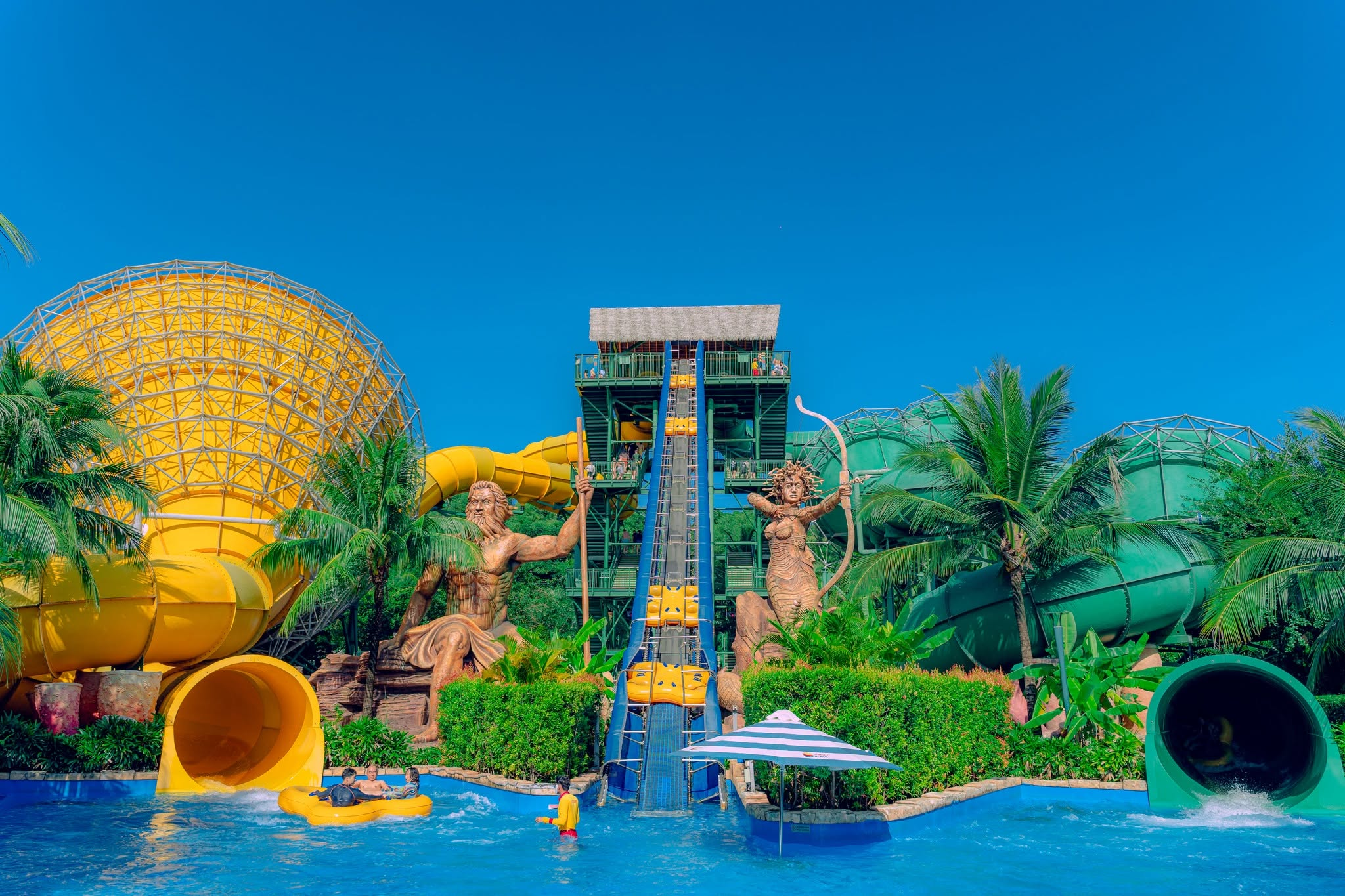 Aquatopia là công viên nước hiện đại với hơn 20 trò chơi hấp dẫn dành cho mọi lứa tuổi. (Nguồn: Sưu tầm)