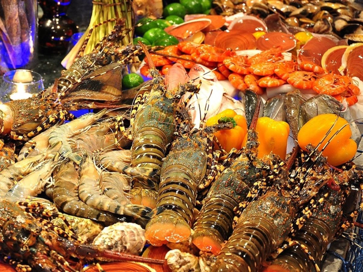 Hải sản tươi sống là một trong những điểm nhấn ẩm thực, mang đến hương vị đặc trưng của biển đảo Phú Quốc. (Nguồn: Sưu tầm)