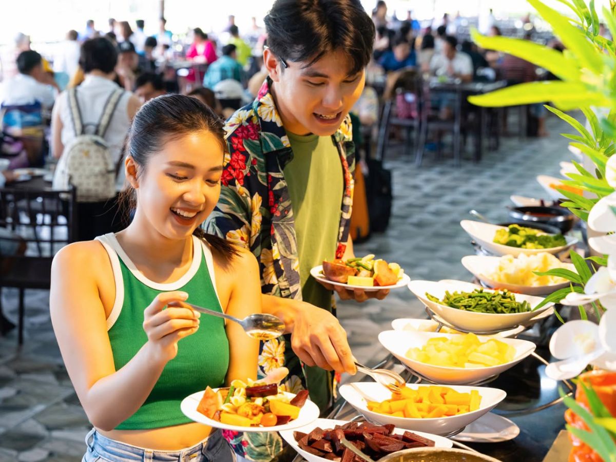 Mango Buffet Restaurant mang đến trải nghiệm buffet phong phú với nhiều món ăn hấp dẫn trong không gian rộng rãi, thoáng mát. (Nguồn: Sưu tầm)