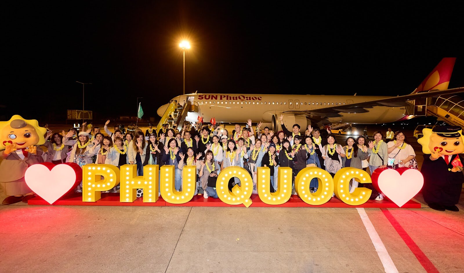 Hành khách trên các đường bay quốc tế của Sun PhuQuoc Airways được tặng vé trải nghiệm Sun World Hon Thom theo chương trình ưu đãi. (Nguồn: Sưu tầm)