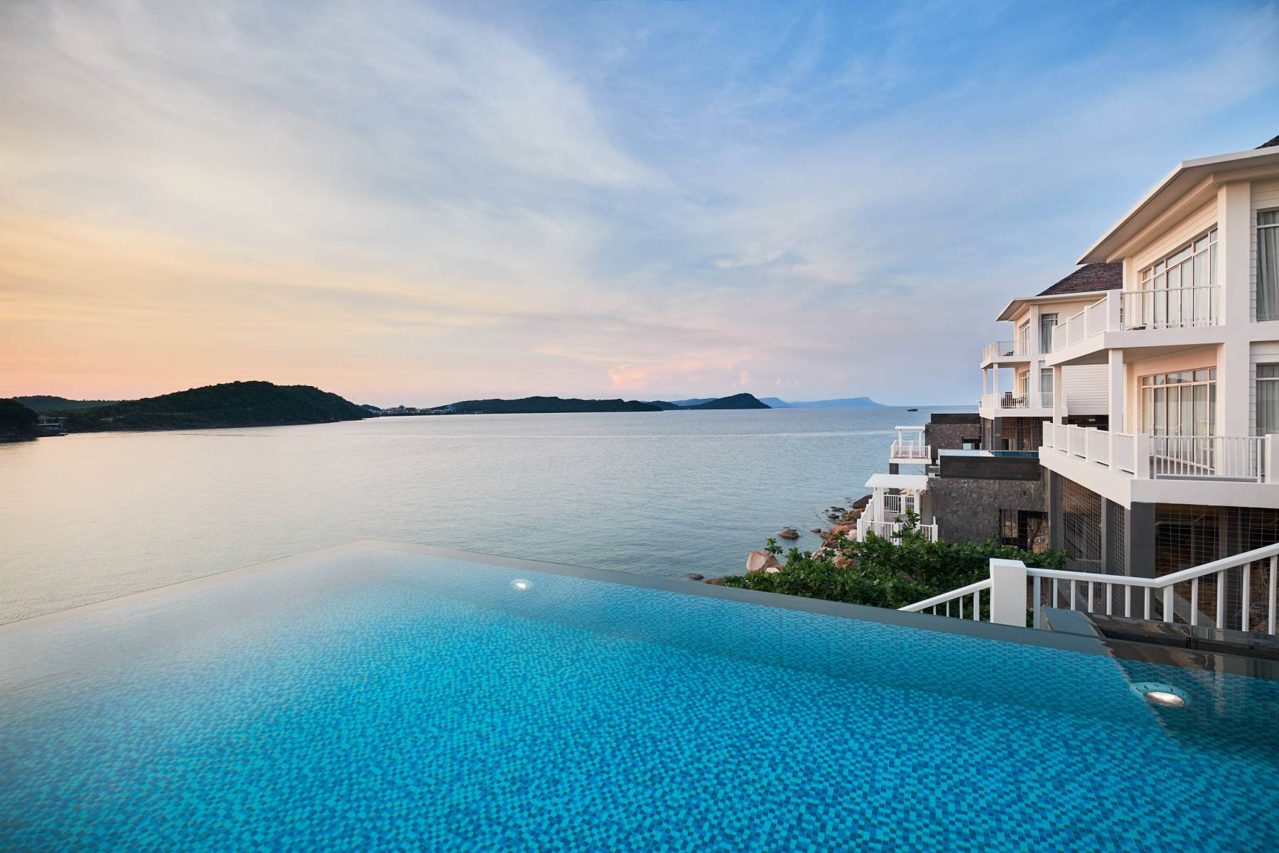 Premier Village Phu Quoc Resort sở hữu vị trí hai mặt biển độc đáo cùng hệ thống biệt thự hướng đại dương sang trọng. (Nguồn: Sưu tầm)