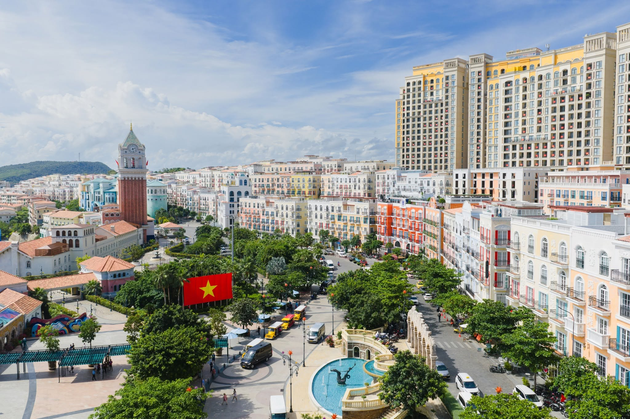 Kiến trúc Địa Trung Hải rực rỡ tại Thị trấn Hoàng Hôn. (Nguồn: Sưu tầm)