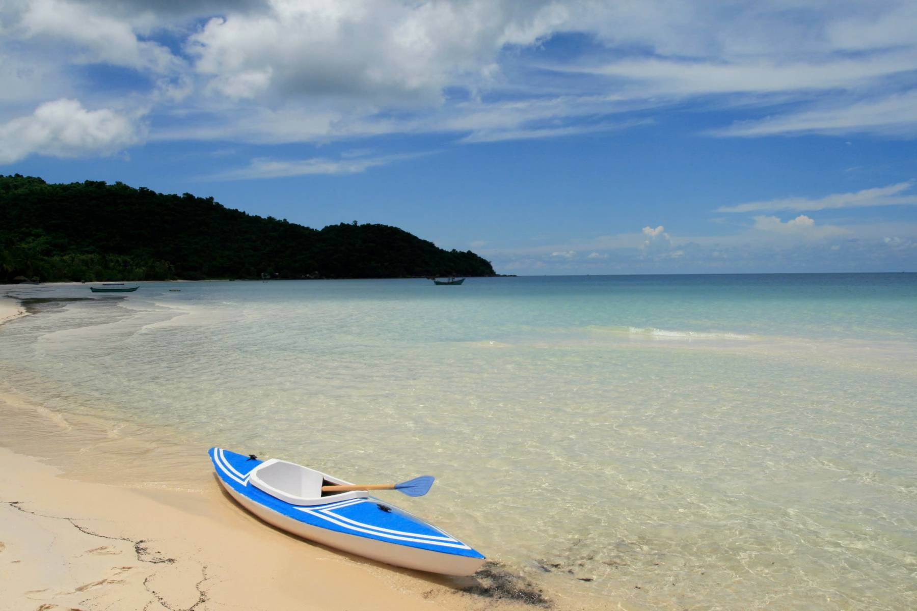 Chèo kayak tại Bãi Sao là một hoạt động giải trí rất thú vị