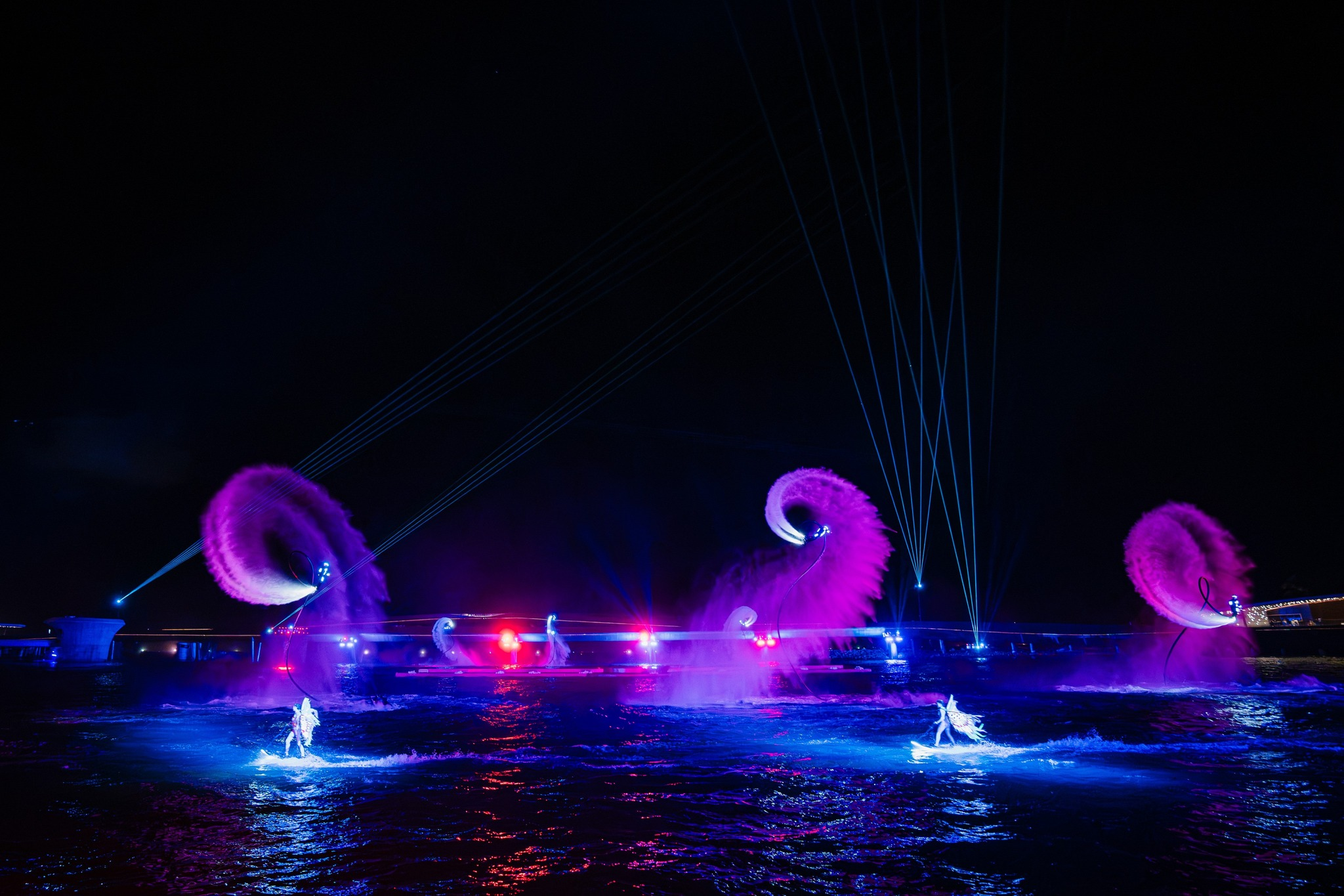 Màn trình diễn mạo hiểm trên biển đầy kịch tính của show Bản giao hưởng đại dương