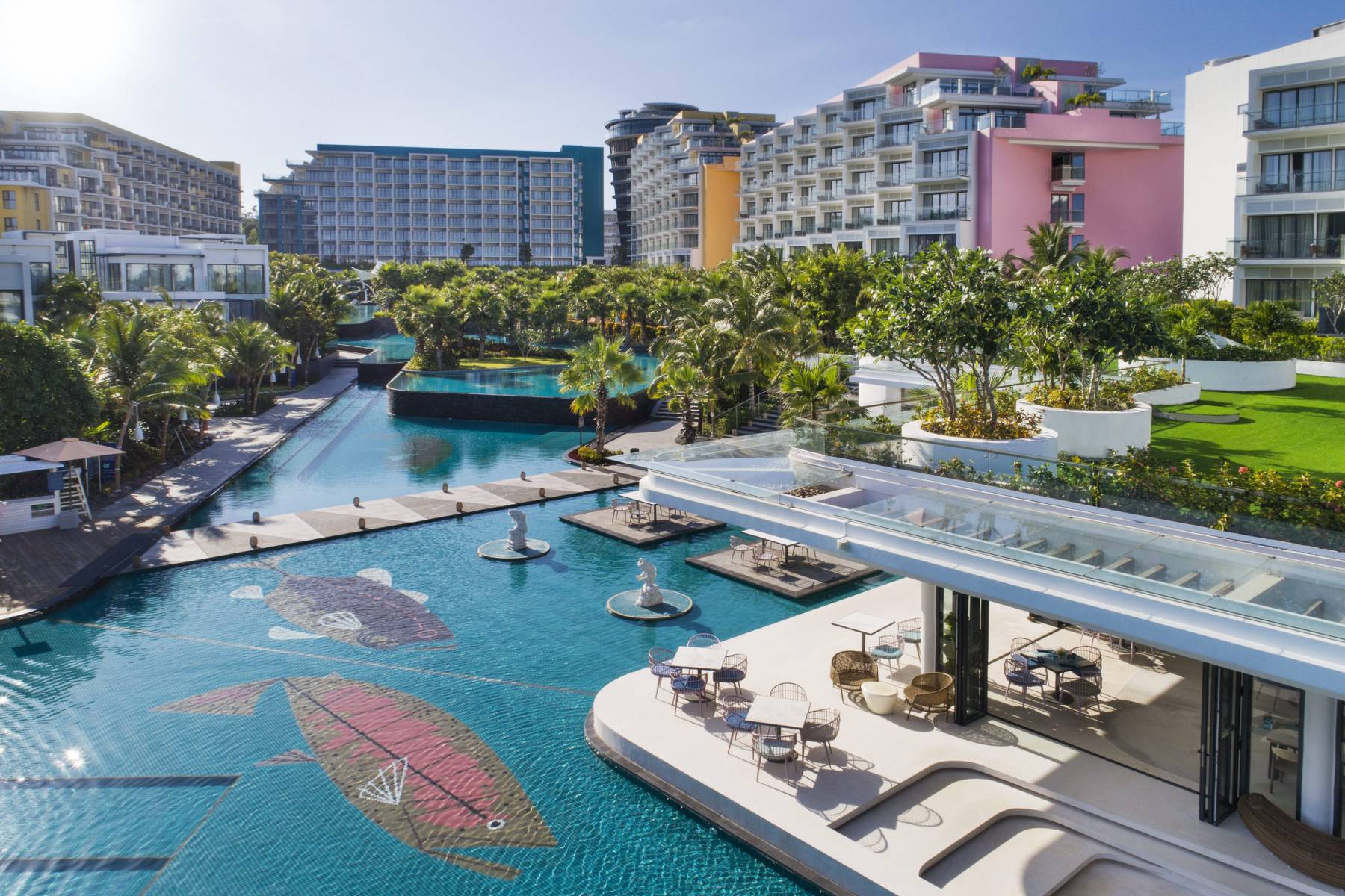 Premier Residences Phú Quốc sở hữu một hồ bơi trung tâm có diện tích khổng lồ. (Ảnh: Sưu tầm)