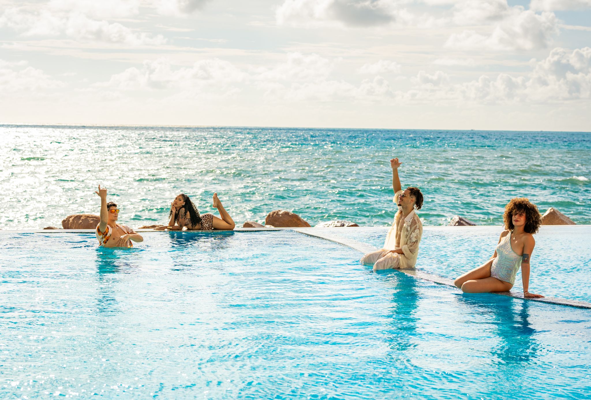 Santo Beach Club là địa điểm không thể bỏ qua khi đến với Hòn Thơm. (Ảnh: Sưu tầm)