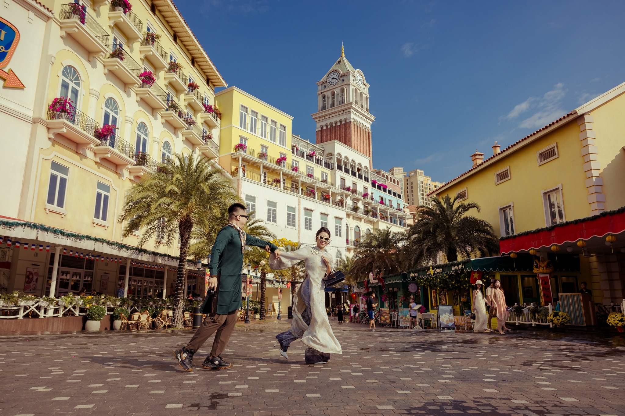 Sunset Town tọa lạc tại bờ Tây Nam đảo Ngọc.