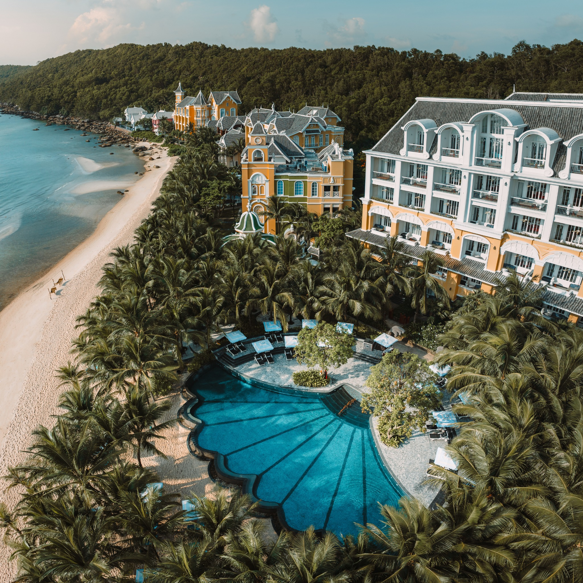JW Marriott Phu Quoc Emerald Bay tọa lạc tại Bãi Kem