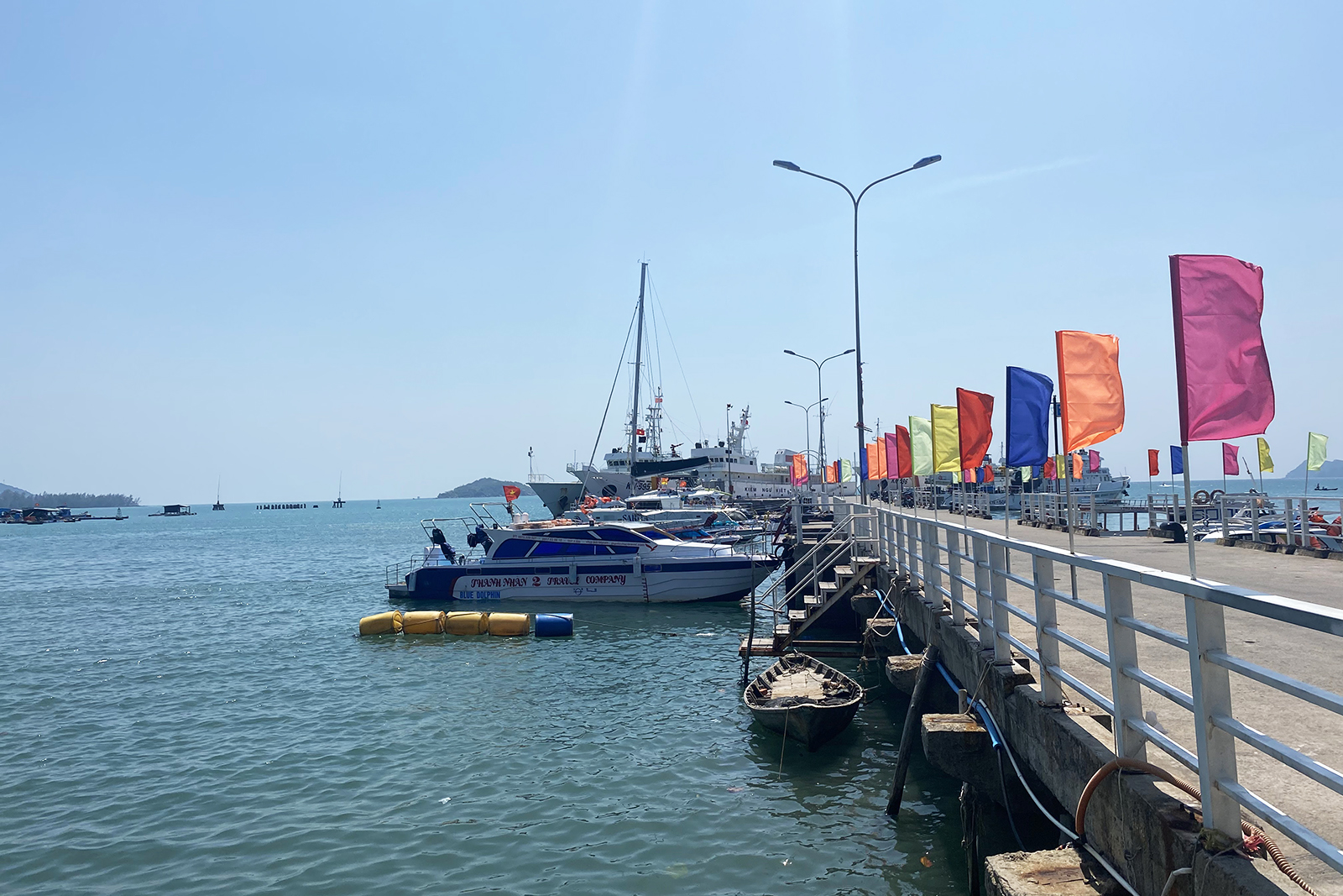 Cano là phương tiện di chuyển nhanh chóng đến Hòn Móng Tay