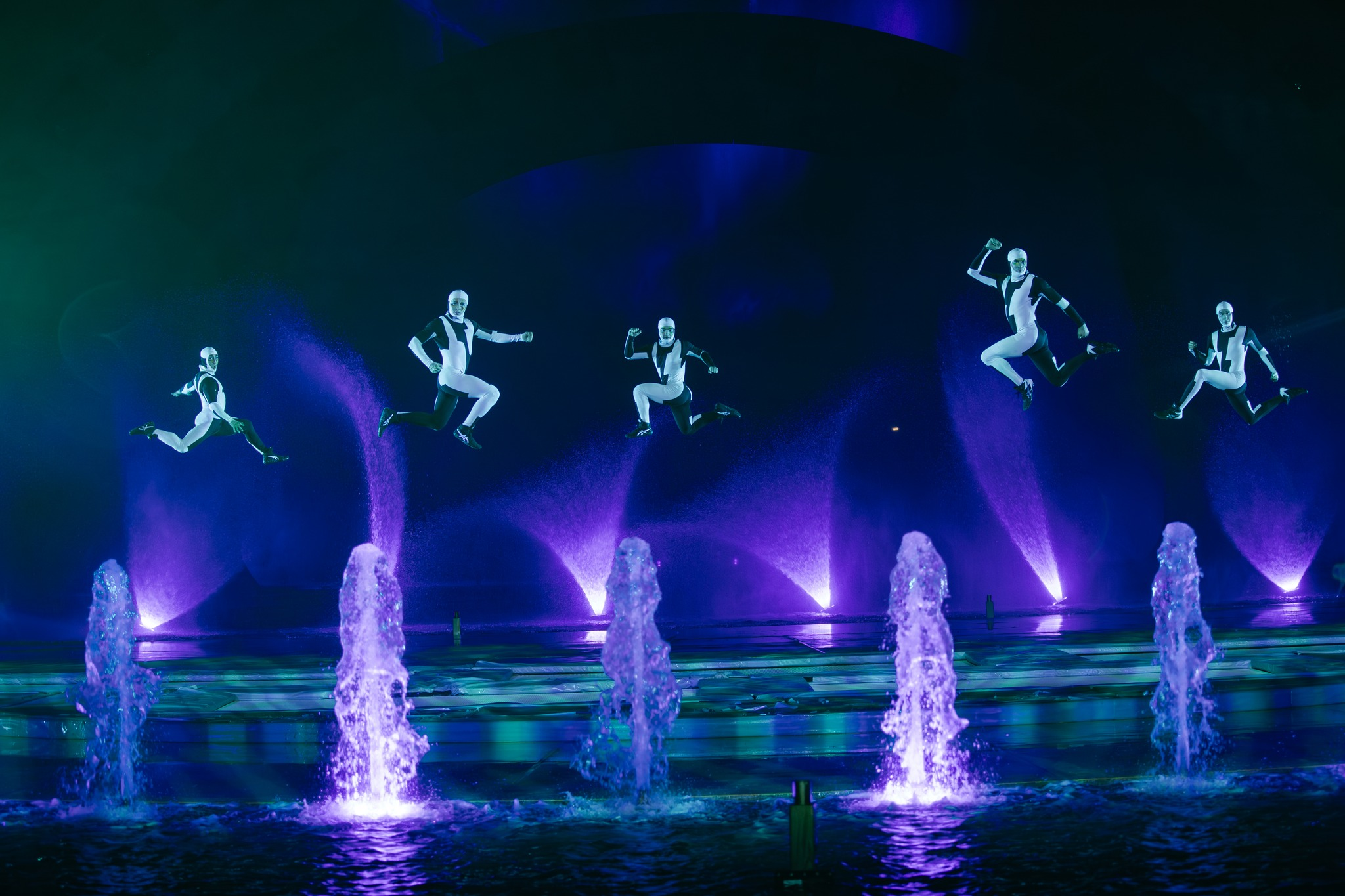 Những nghệ sĩ nước ngoài biểu diễn tại show Kiss of the Sea