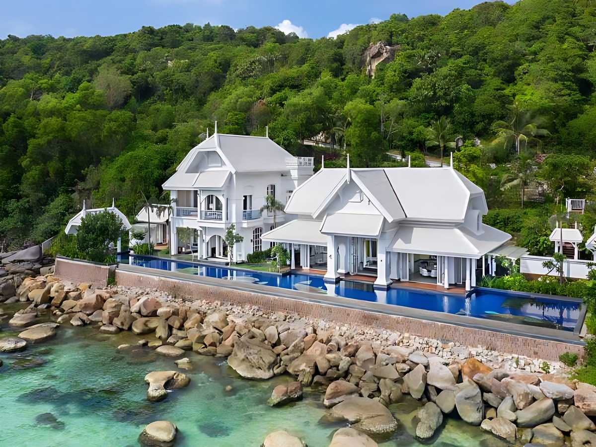 JW Marriott Emerald Bay bãi biển riêng tư với dịch vụ 5 sao.