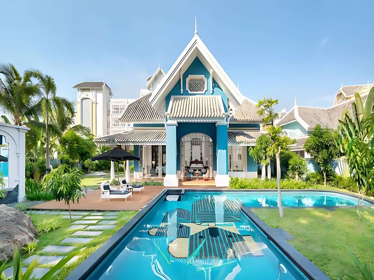 Biệt thự resort Phú Quốc biệt lập có hồ bơi riêng, sân vườn rộng, phù hợp gia đình và nhóm.