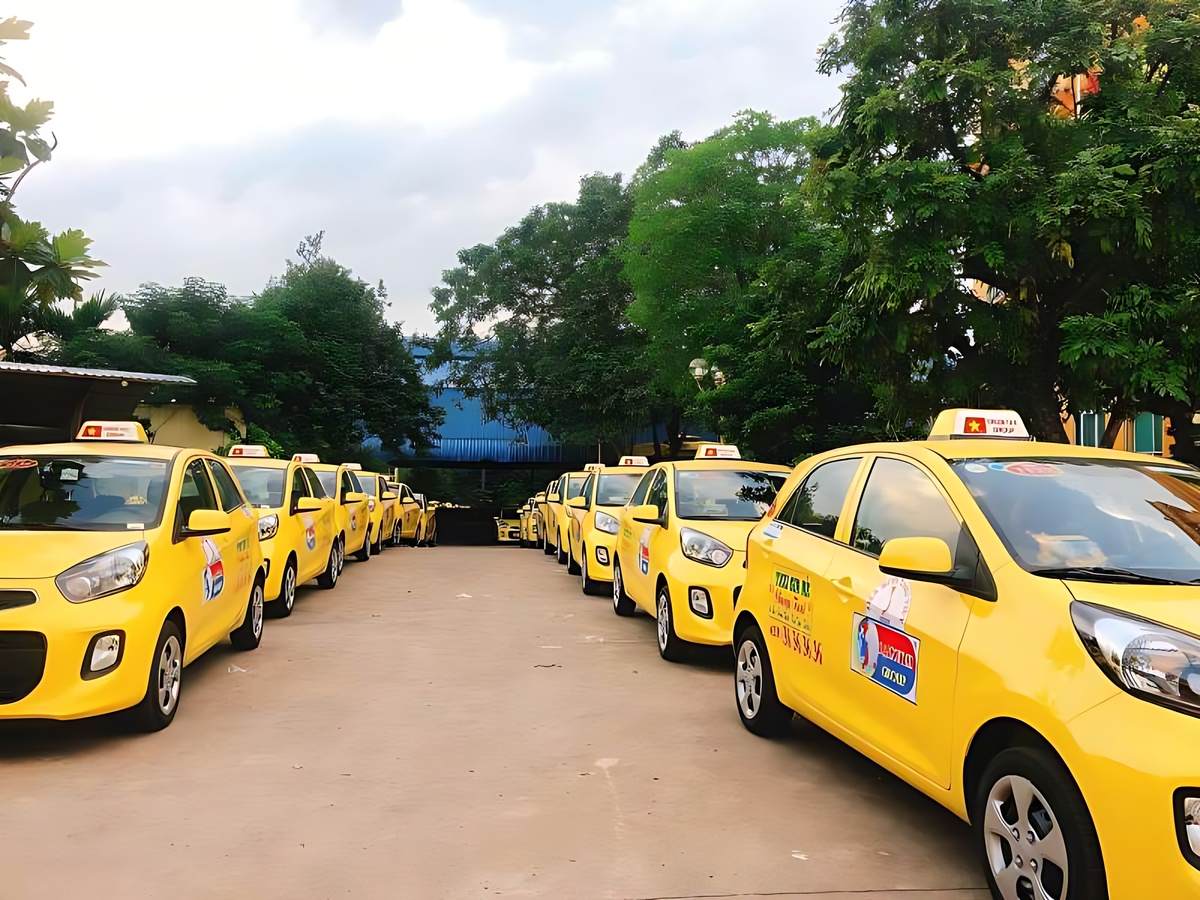 New World Phu Quoc cách Sunset Town 10–15 phút đi taxi